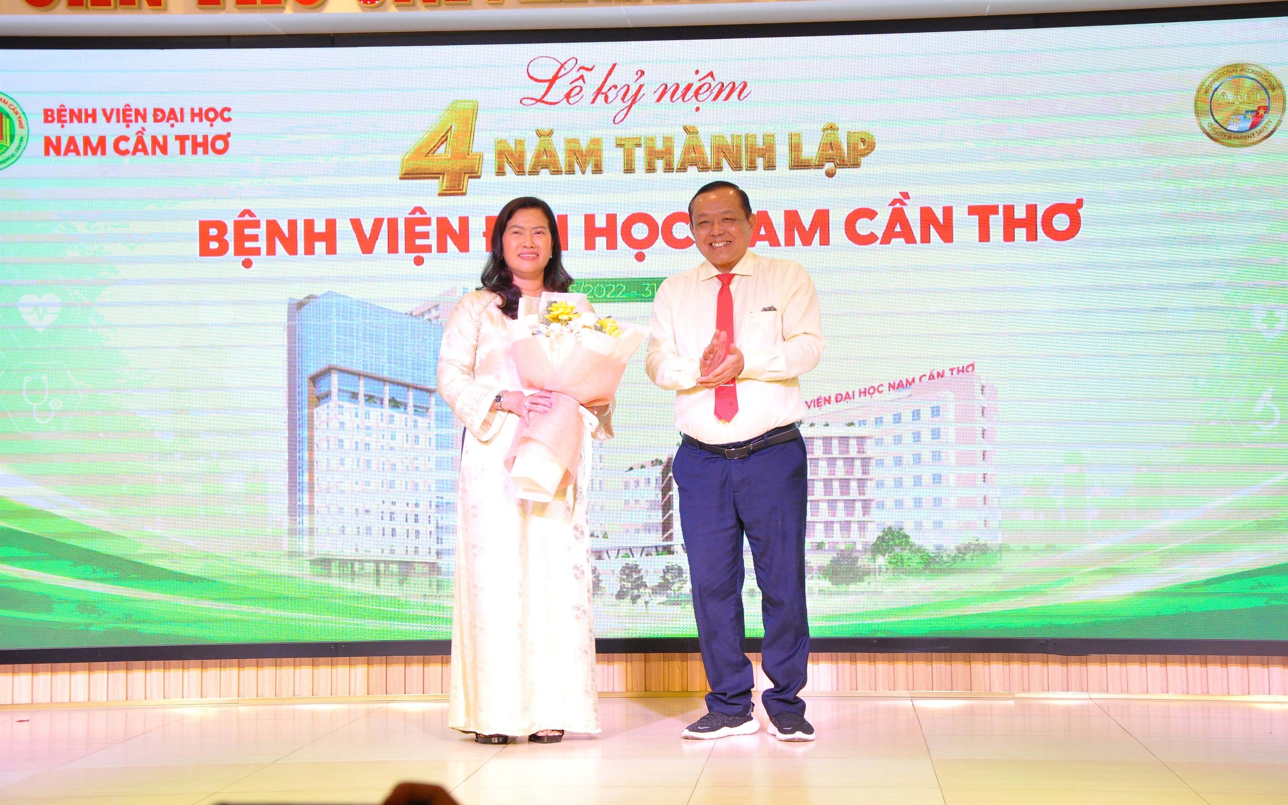 Khẳng định vị thế bệnh viện hiện đại gắn kết điều trị, đào tạo và nghiên cứu khoa học